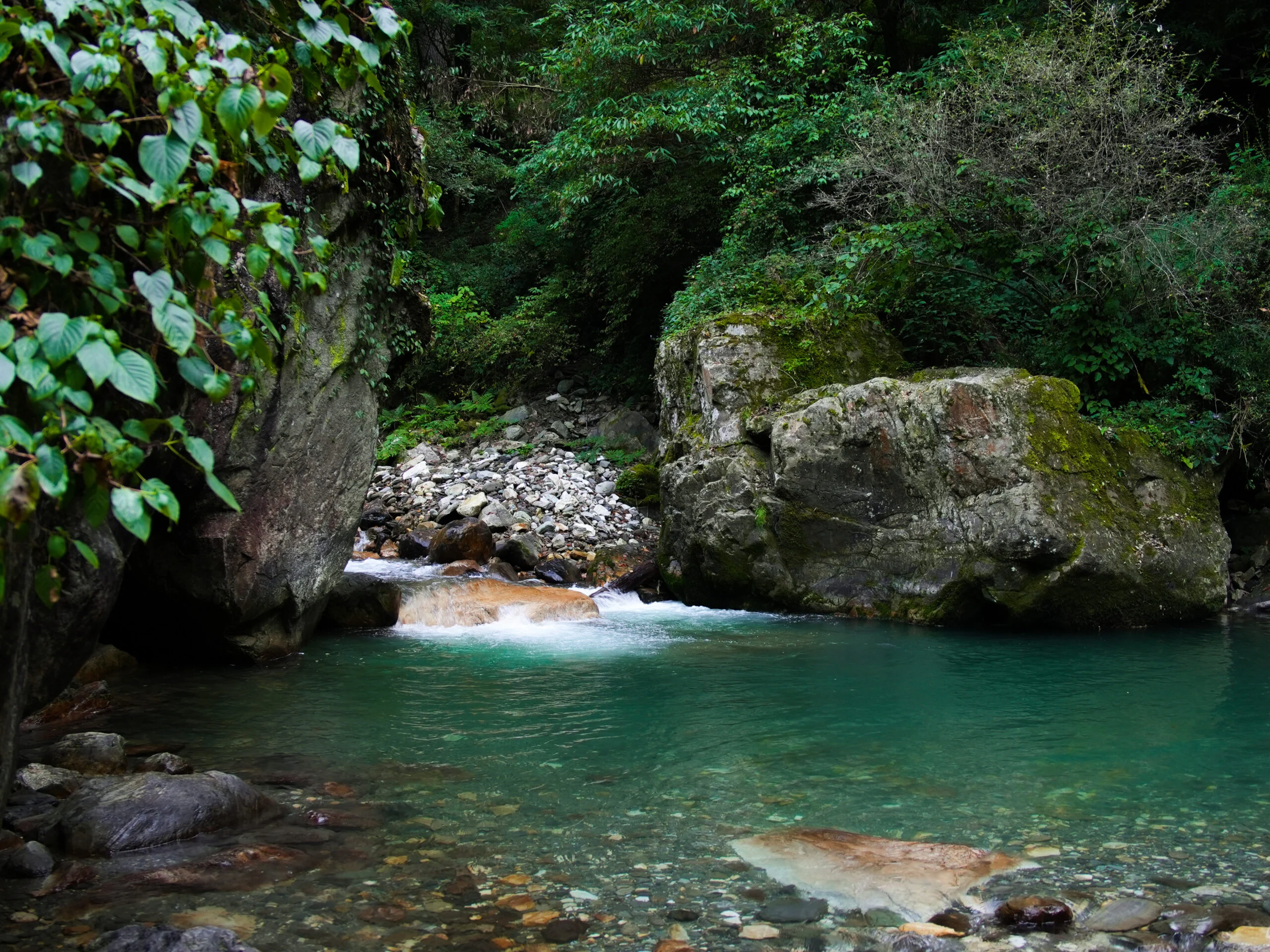 Waterfall trek near Jibhi