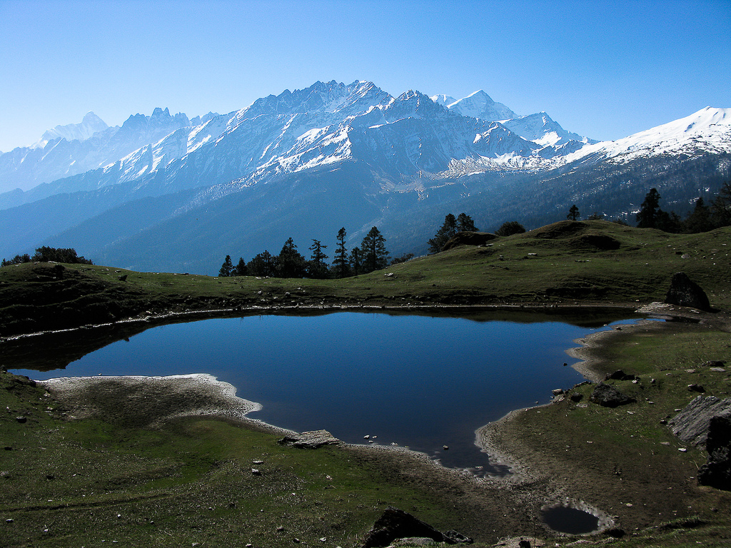 Gorson Bugyal meadows with Himalayan peaks