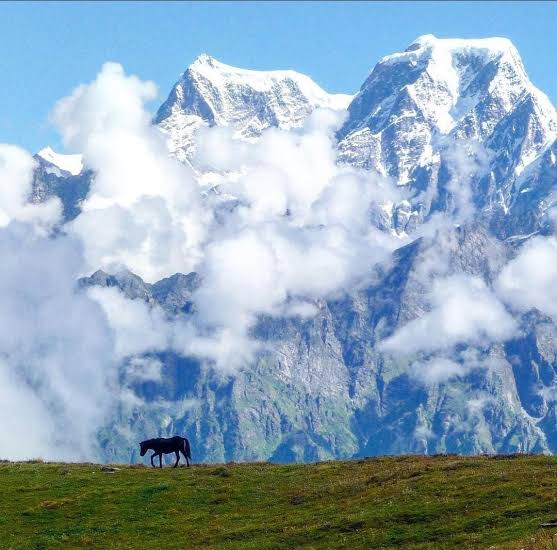 Kuari Pass with panoramic Himalayan views